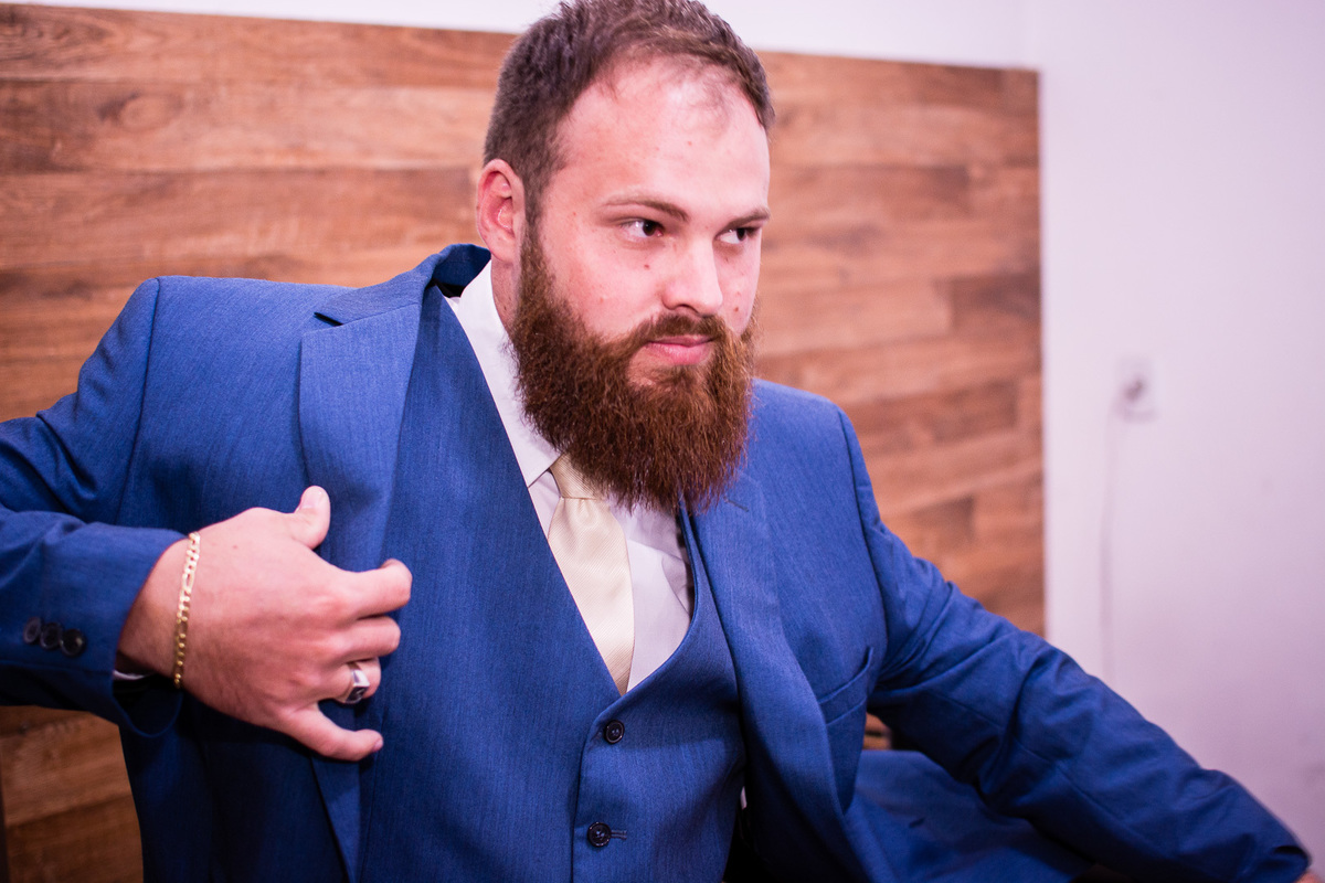 FOTOGRAFIA CASAMENTO NOIVA MAQUIAGEM NOIVO BARBEARIA EMOÇÃO CASAMENTO FOTOS CRIATIVAS FOTOS DA IGREJA CASAL WEDDING FOTOS DA FESTA DE CASAMENTO CASAL NO FINAL DA FESTA FOTOS DEPOIS DA IGREJA 