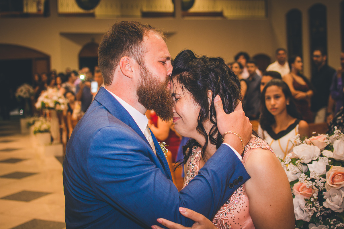 FOTOGRAFIA CASAMENTO NOIVA MAQUIAGEM NOIVO BARBEARIA EMOÇÃO CASAMENTO FOTOS CRIATIVAS FOTOS DA IGREJA CASAL WEDDING FOTOS DA FESTA DE CASAMENTO CASAL NO FINAL DA FESTA FOTOS DEPOIS DA IGREJA 