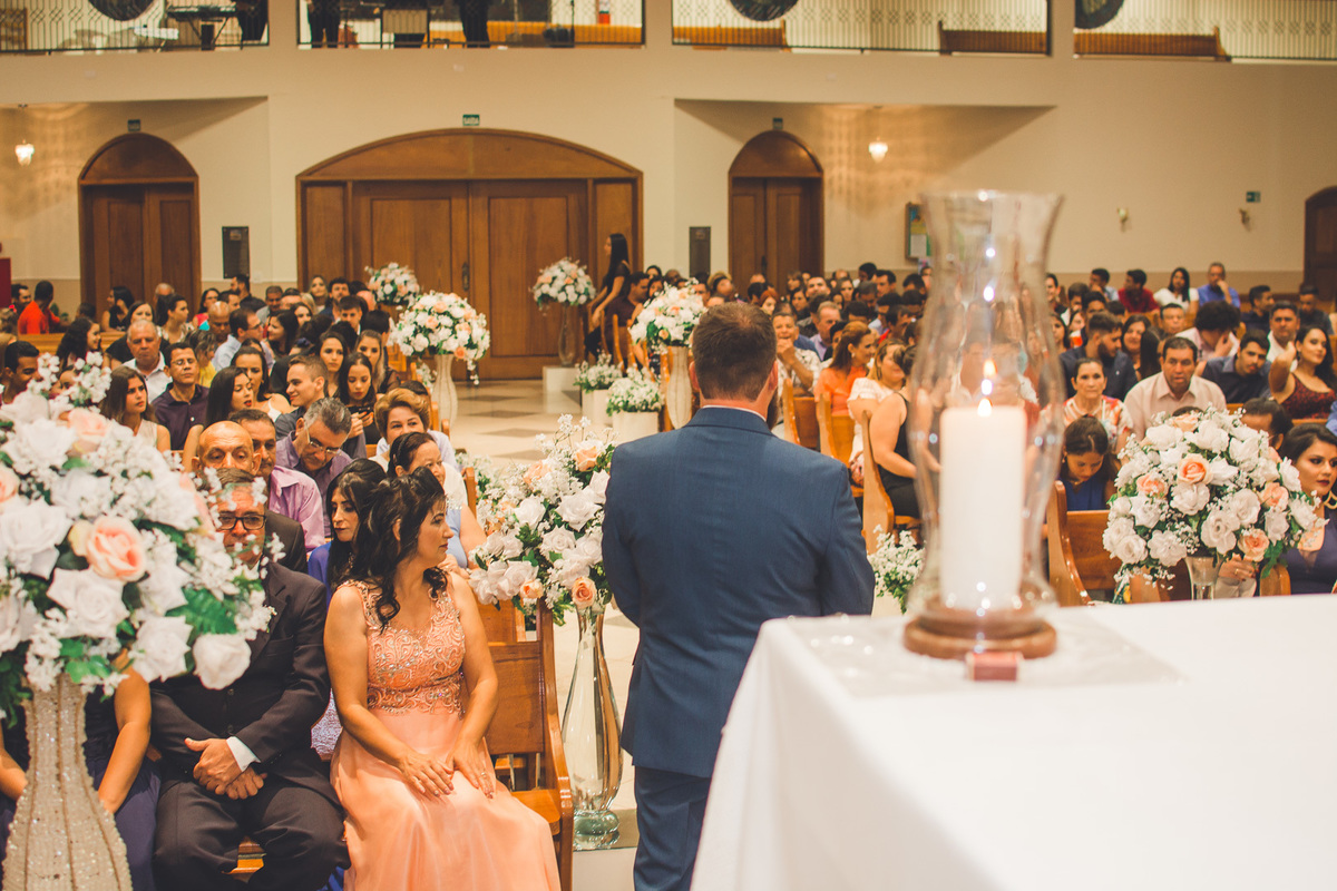 FOTOGRAFIA CASAMENTO NOIVA MAQUIAGEM NOIVO BARBEARIA EMOÇÃO CASAMENTO FOTOS CRIATIVAS FOTOS DA IGREJA CASAL WEDDING FOTOS DA FESTA DE CASAMENTO CASAL NO FINAL DA FESTA FOTOS DEPOIS DA IGREJA 