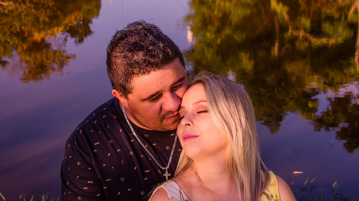 FOTOGRAFIA NOIVOS ENSAIO EXTERNO NO SITIO NOIVADO FOTOS CASAL AR LIVRE