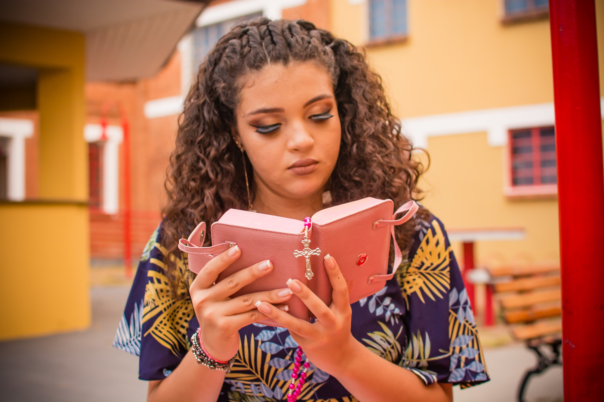 ENSAIO FOTOGRAFICO EXTERNO ANIVERSARIO 15 ANOS FOTOS COM FAMILIA E ENSAIO DE RETRATOS E POSES FOTOS 