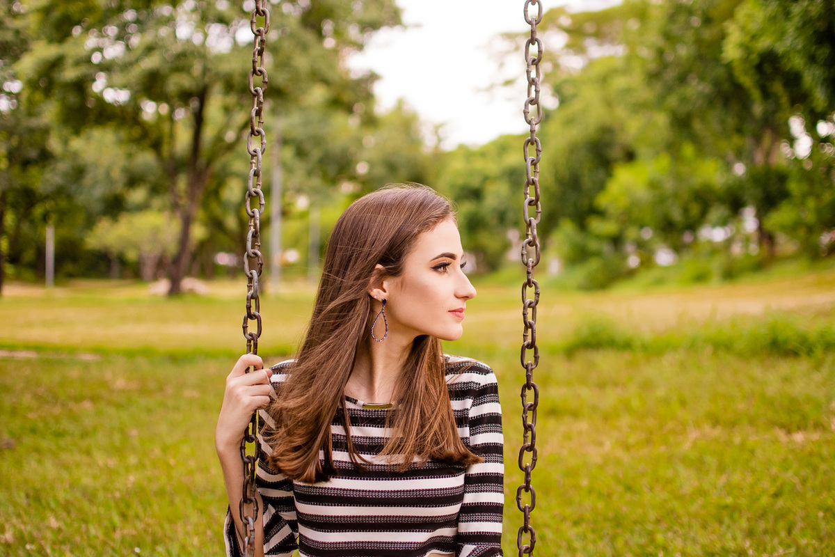 POSES E RETRATOS ENSAIO 15 ANOS PARQUE DO POVO FOTOS EXTERNAS COM FAMILIA E AMIGAS FOTOS CRIATIVAS 