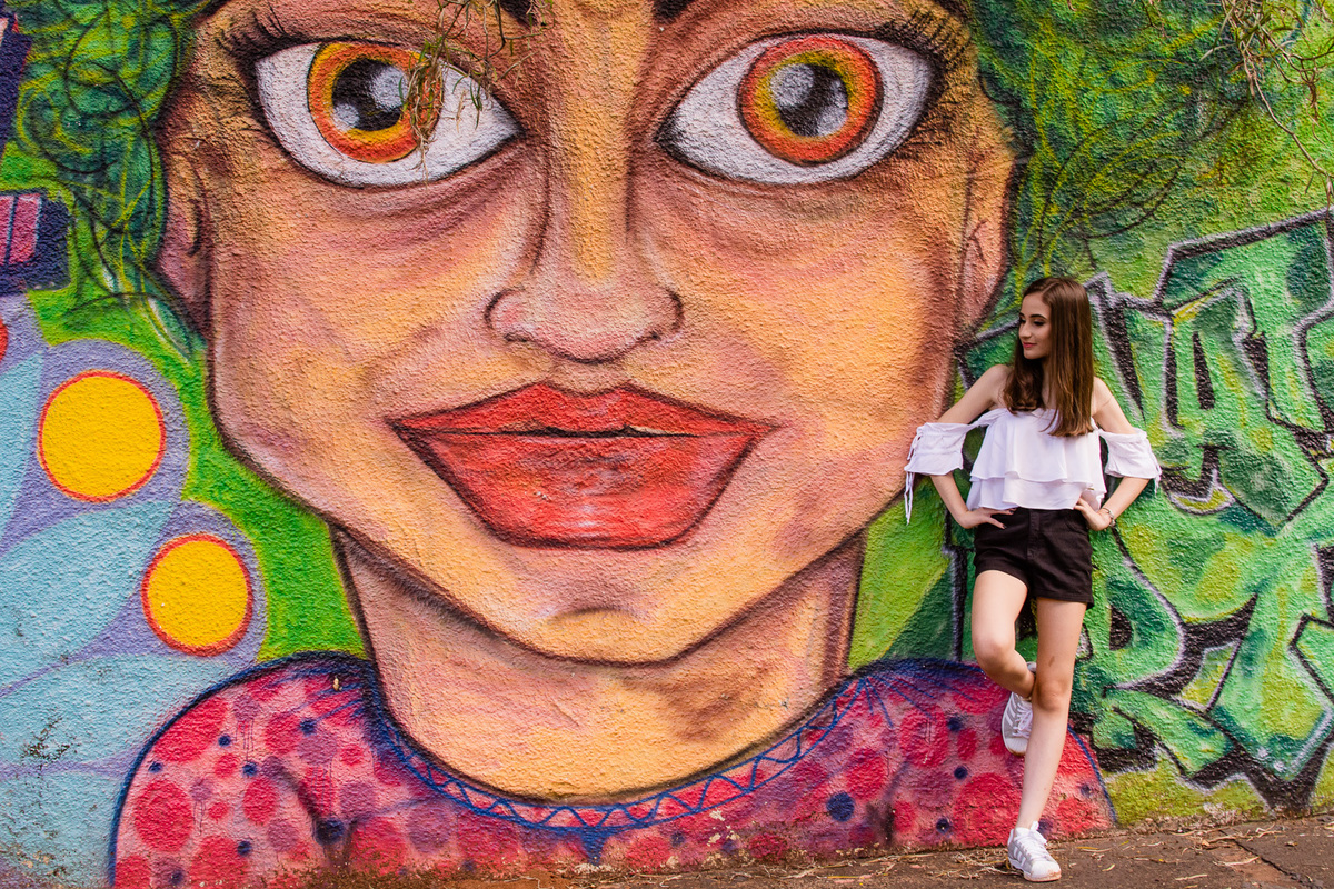 POSES E RETRATOS ENSAIO 15 ANOS PARQUE DO POVO FOTOS EXTERNAS COM FAMILIA E AMIGAS FOTOS CRIATIVAS 