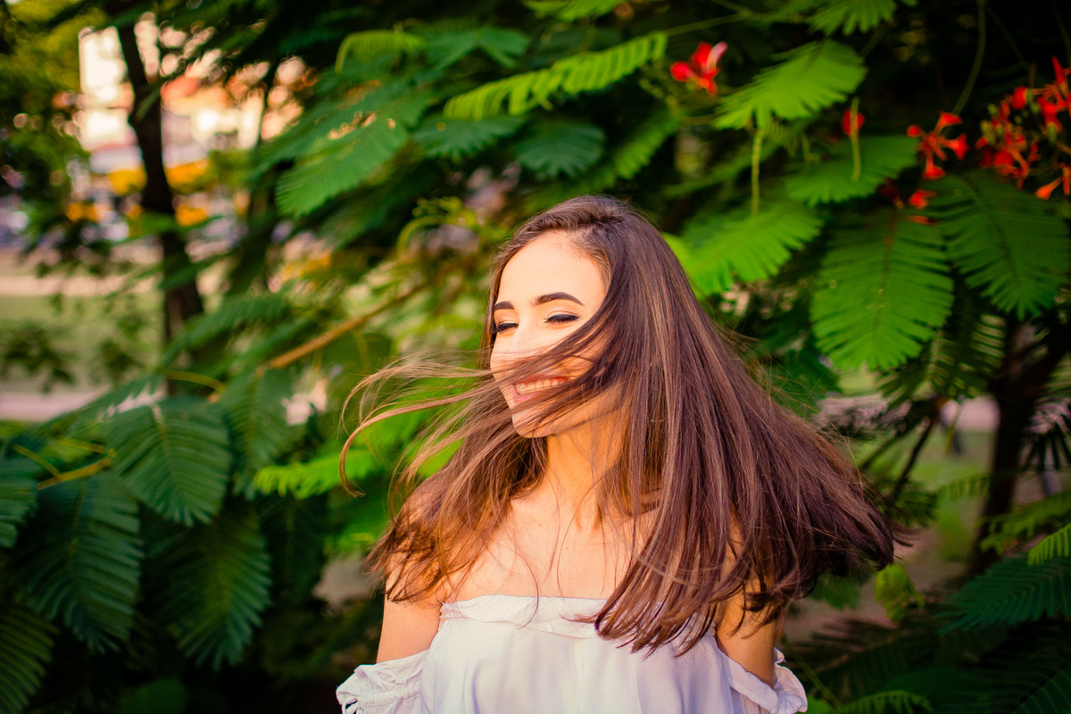 POSES E RETRATOS ENSAIO 15 ANOS PARQUE DO POVO FOTOS EXTERNAS COM FAMILIA E AMIGAS FOTOS CRIATIVAS 