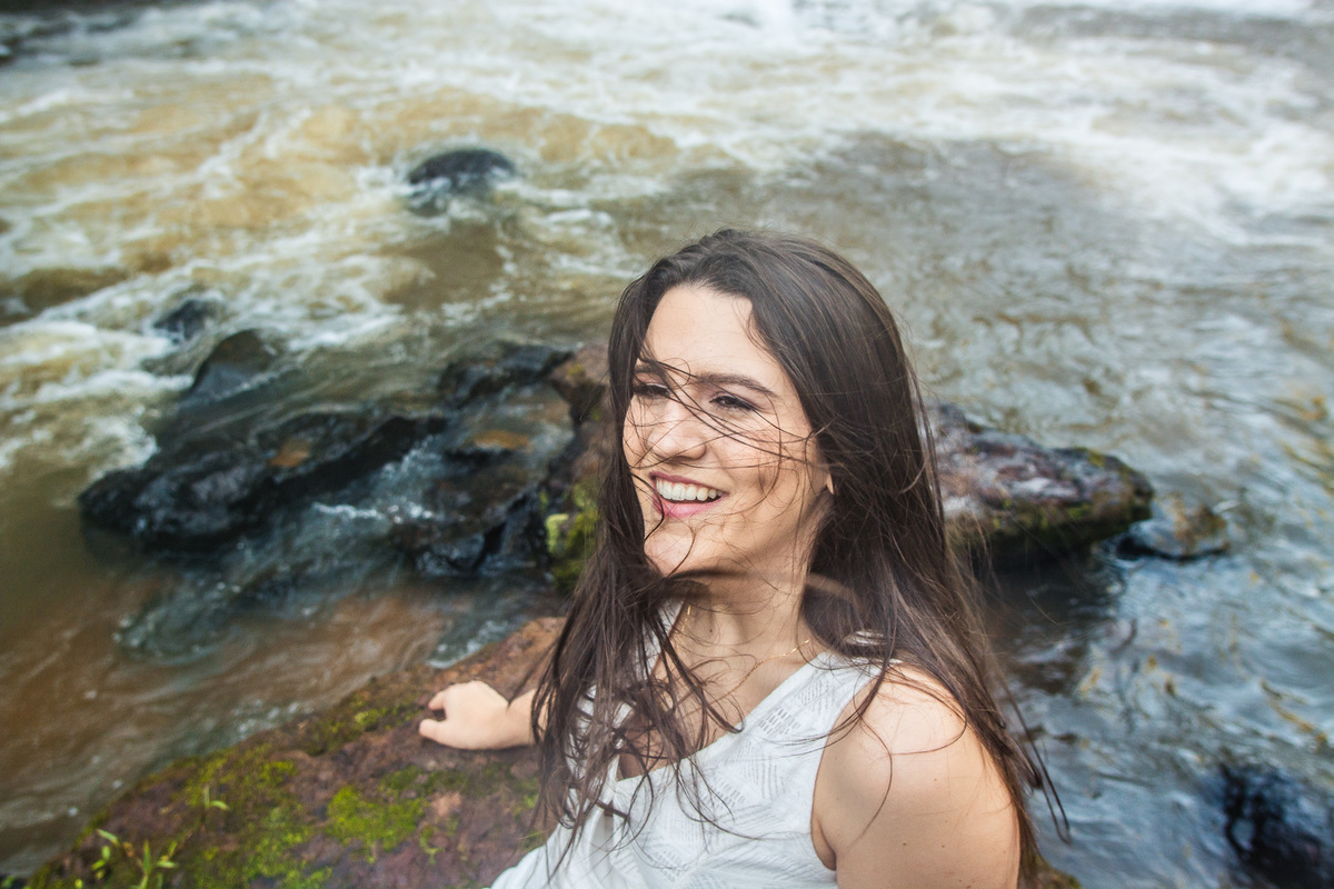 POSES E RETRATOS ENSAIO 15 ANOS PARQUE DO POVO FOTOS EXTERNAS COM FAMILIA E AMIGAS FOTOS CRIATIVAS 