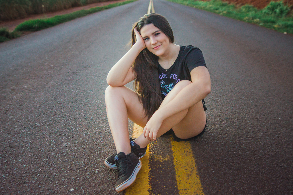 POSES E RETRATOS ENSAIO 15 ANOS PARQUE DO POVO FOTOS EXTERNAS COM FAMILIA E AMIGAS FOTOS CRIATIVAS 