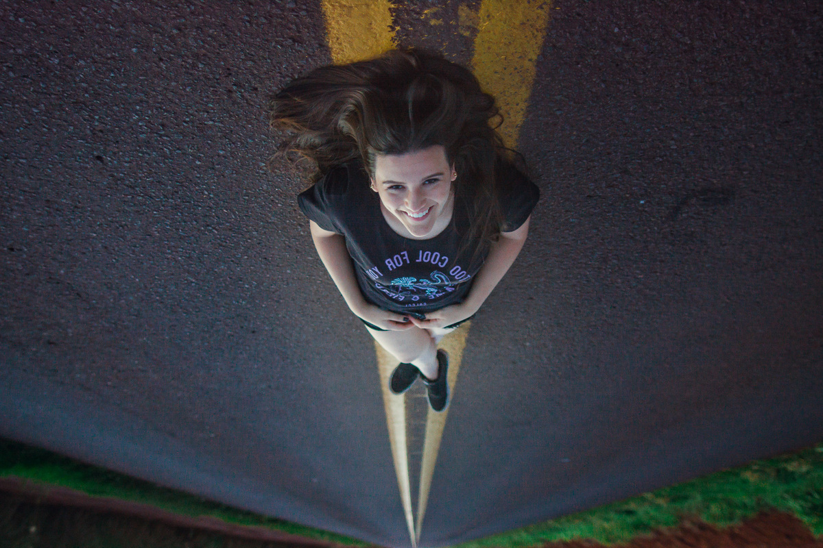 POSES E RETRATOS ENSAIO 15 ANOS PARQUE DO POVO FOTOS EXTERNAS COM FAMILIA E AMIGAS FOTOS CRIATIVAS 