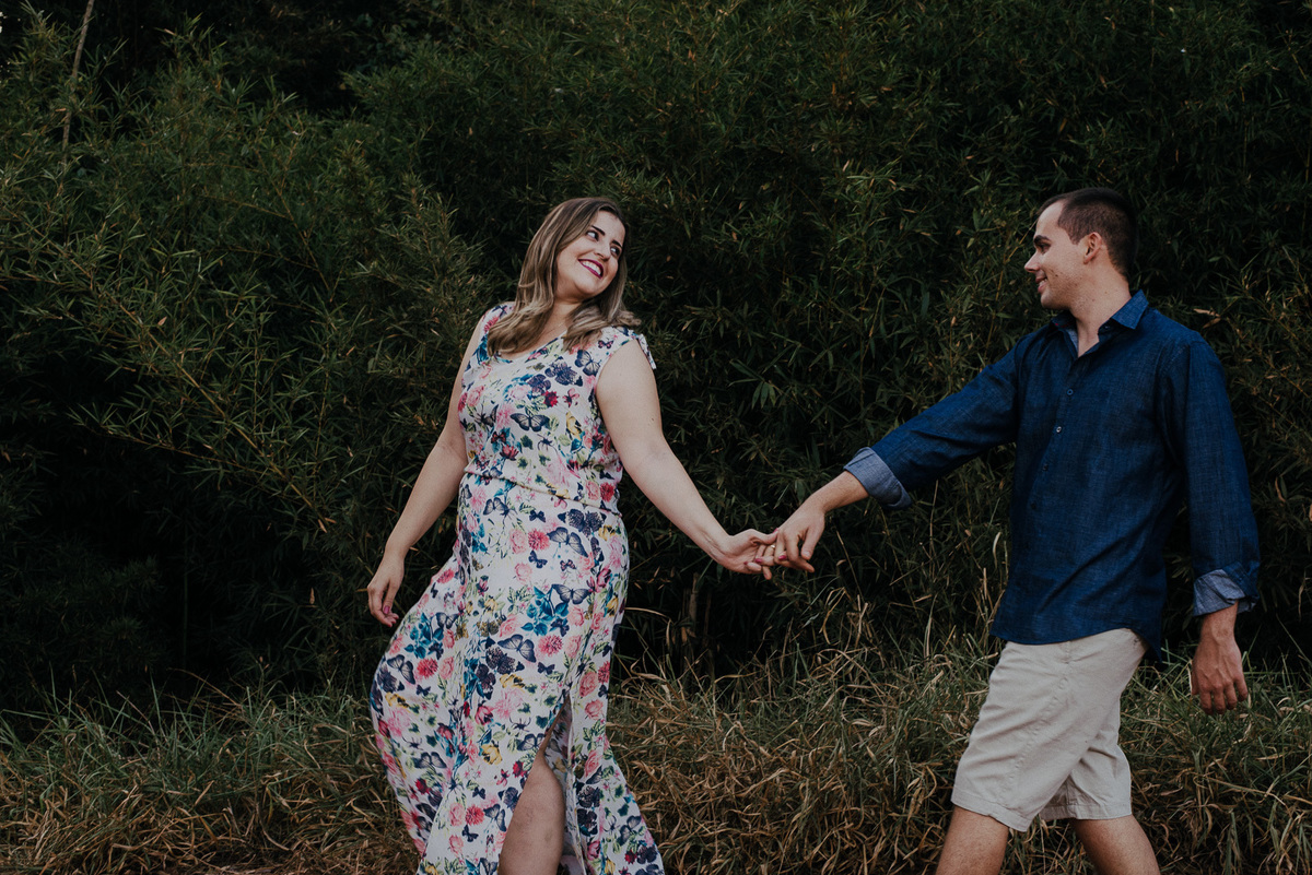 ensaio pre casamento na cachoeira fotografia de casal noivos 