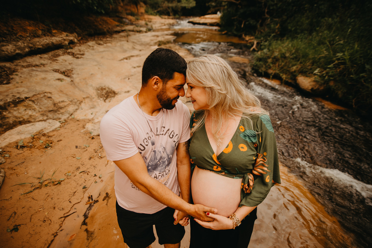 Ensaio gestante fotos gravidas gestação fotografia ensaio criativo fotos cachoeira mamãe de primeira viagem
