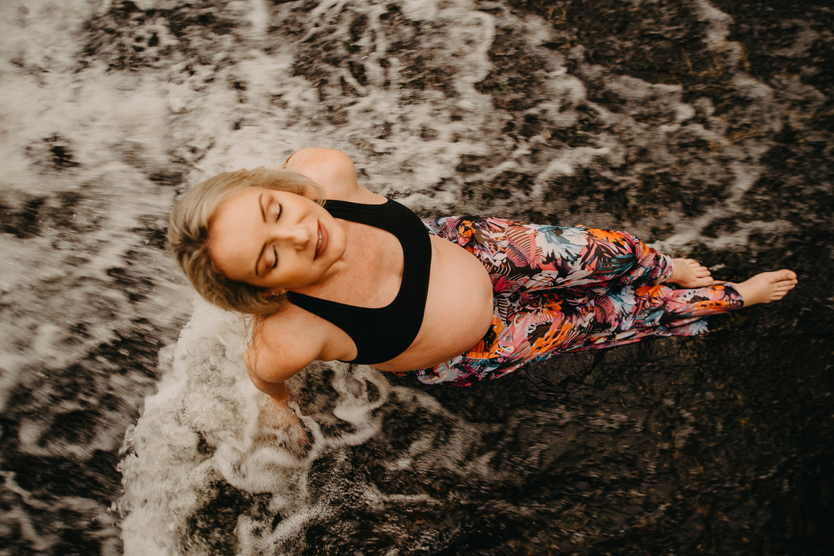 Ensaio gestante fotos gravidas gestação fotografia ensaio criativo fotos cachoeira mamãe de primeira viagem