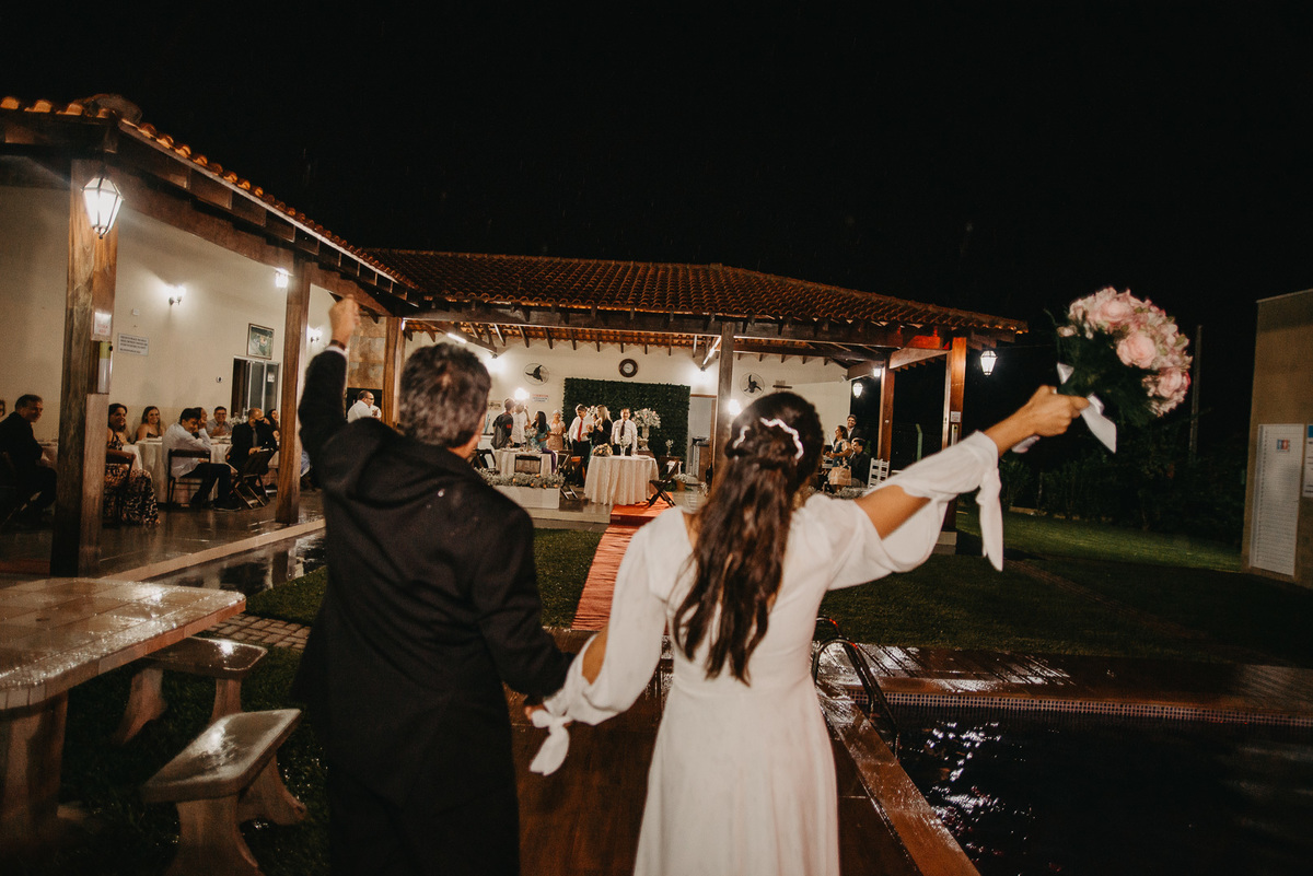 casamento externo casamento na praia casal vestido de noiva fotografo de casamento noivado ensaio casal prewedding  fotografo pirapozinho