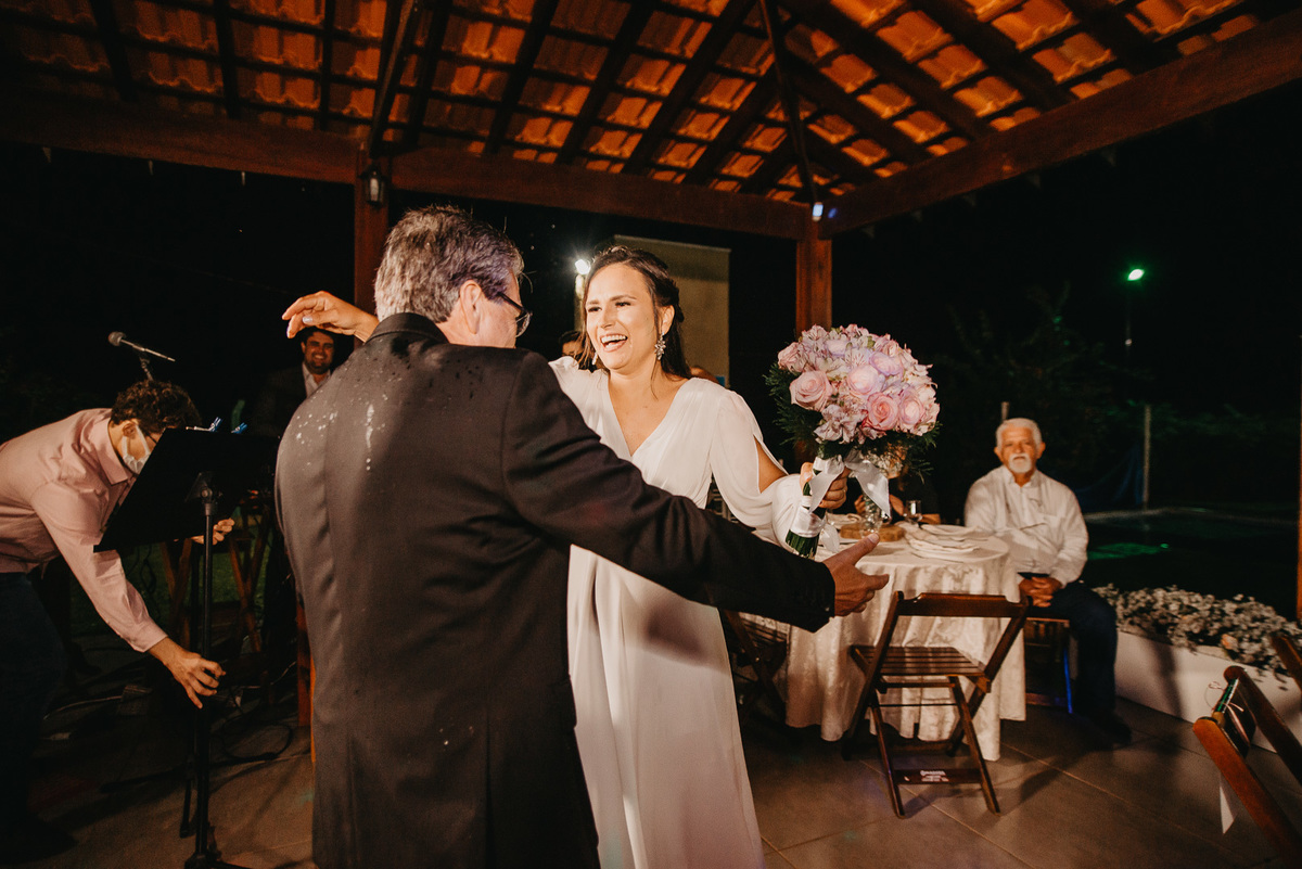 casamento externo casamento na praia casal vestido de noiva fotografo de casamento noivado ensaio casal prewedding  fotografo pirapozinho