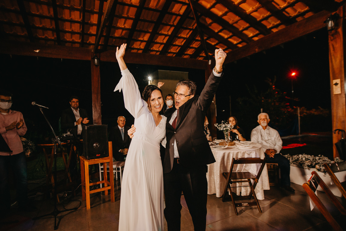 casamento externo casamento na praia casal vestido de noiva fotografo de casamento noivado ensaio casal prewedding  fotografo pirapozinho