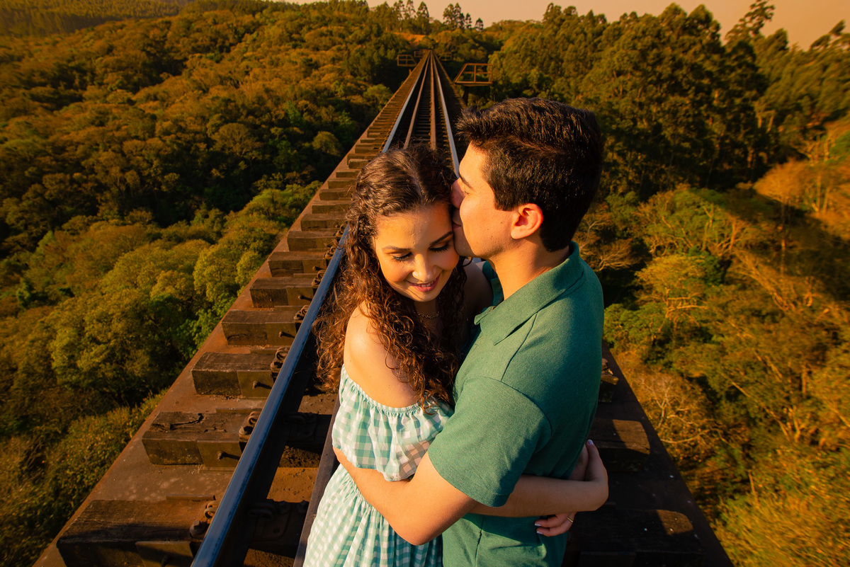 fotografia de casamento ensaio prewedding fotos de casal parana pirapozinho presidente prudente fotografo de casamento ensaio morro estrada de ferro maua da serra 