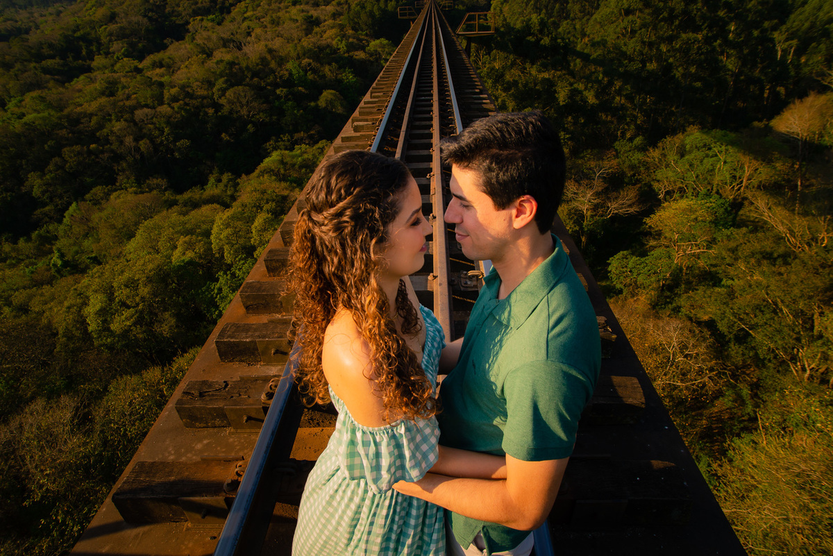 fotografia de casamento ensaio prewedding fotos de casal parana pirapozinho presidente prudente fotografo de casamento ensaio morro estrada de ferro maua da serra 