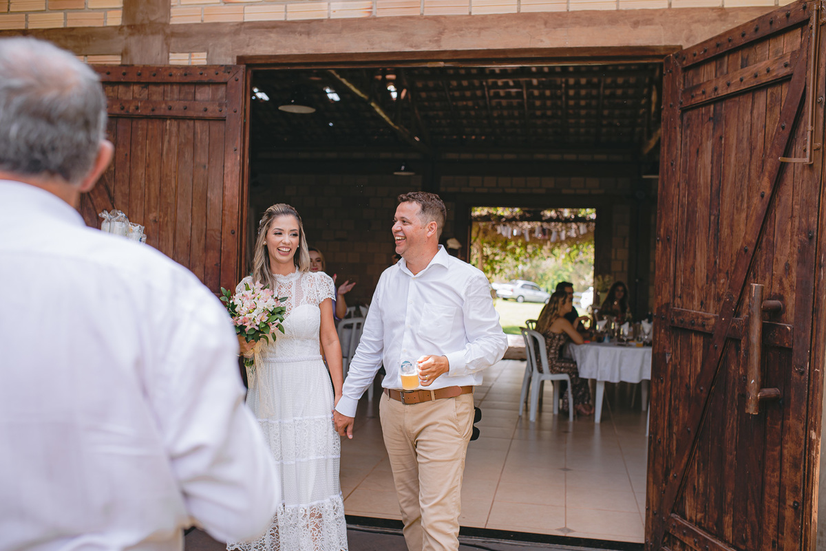 fotografia de casamento casamento campo fim de tarde noivos wedding pirapozinho casamento durante o dia miniwedding