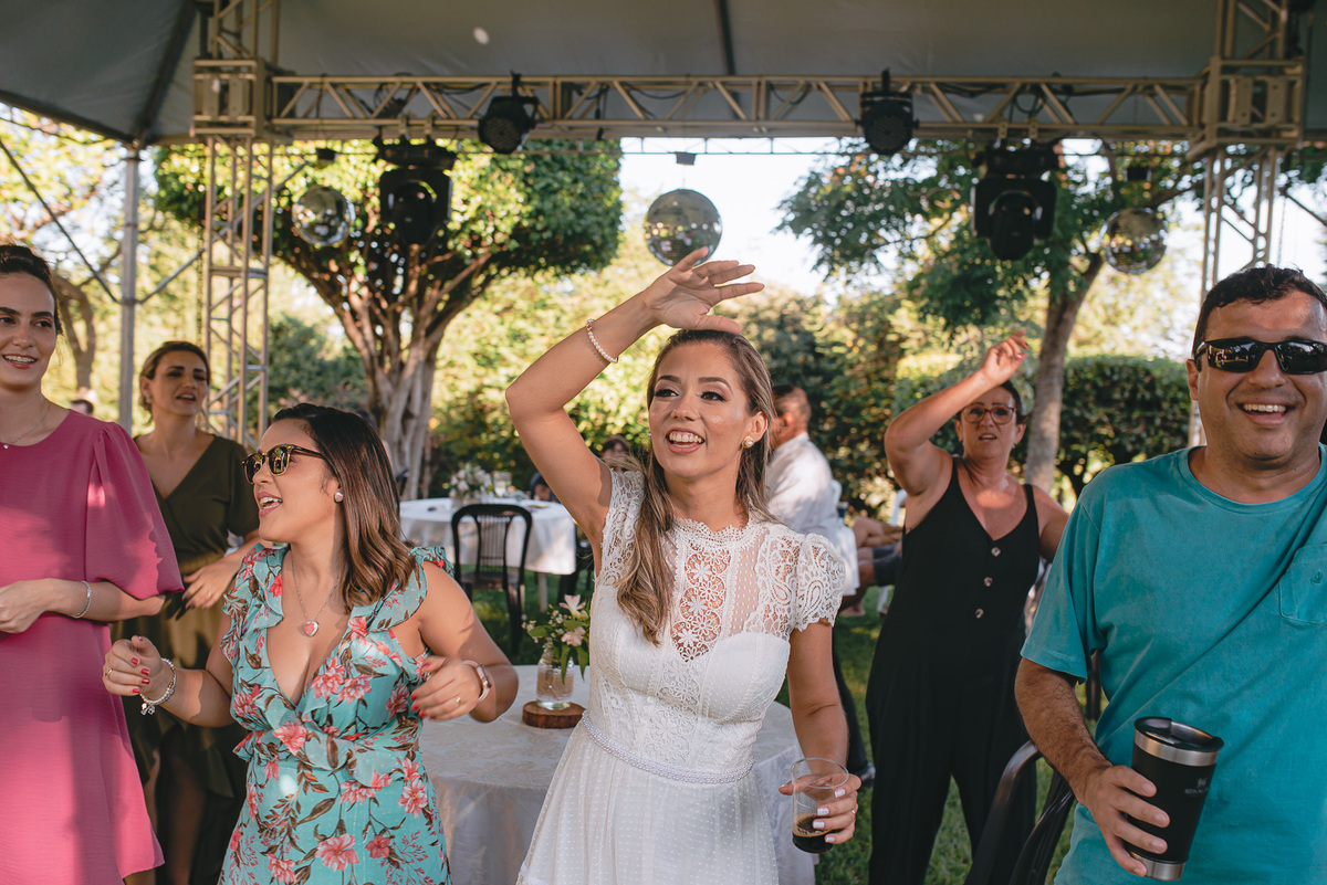 fotografia de casamento casamento campo fim de tarde noivos wedding pirapozinho casamento durante o dia miniwedding