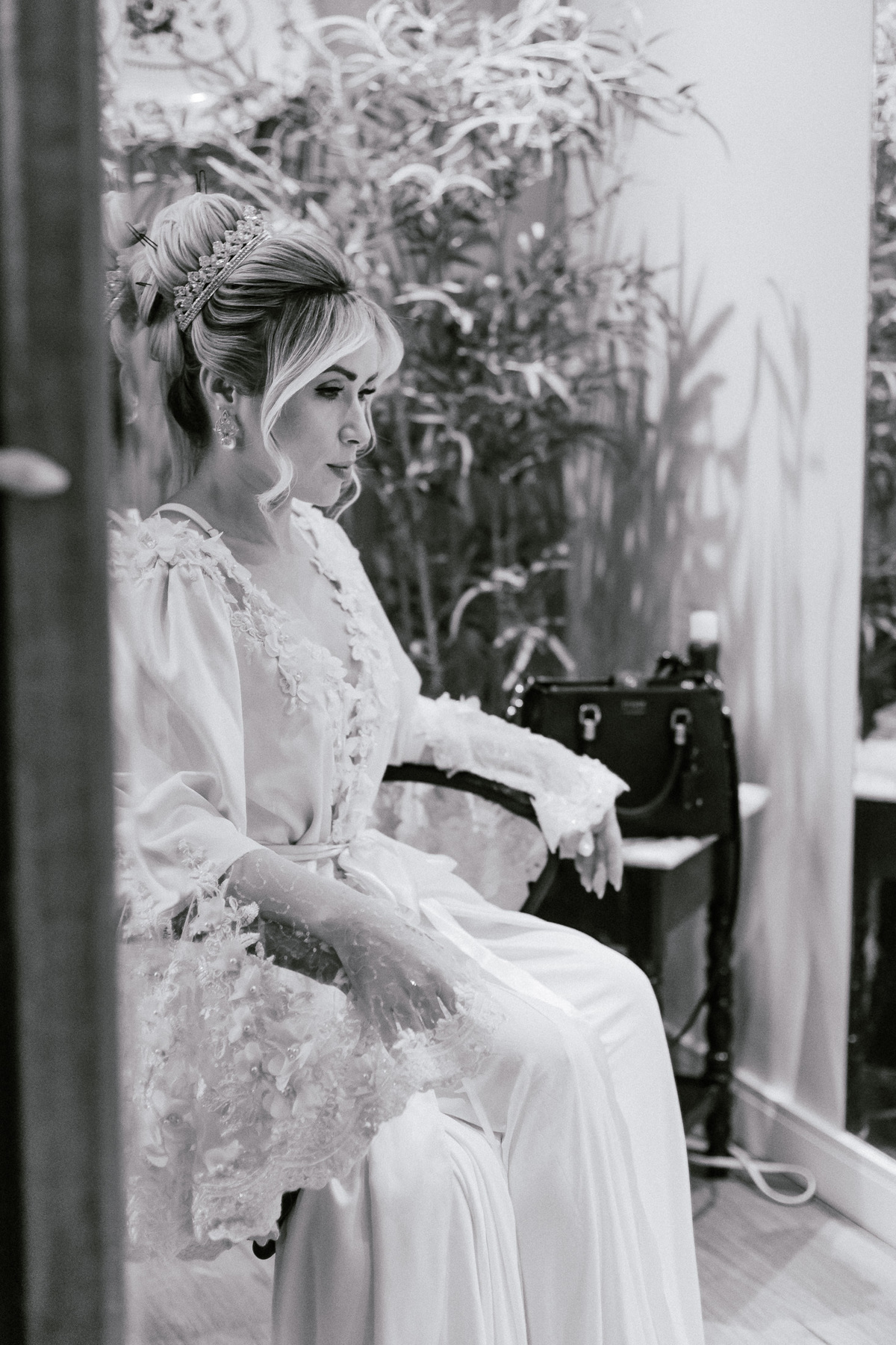 Noiva Michele se arrumando para o casamento na Fazenda Bonanza em Sergipe