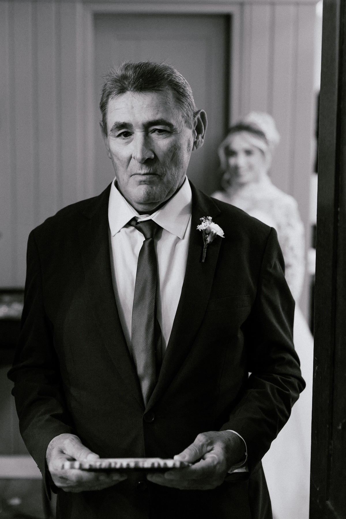 Noiva Michele se arrumando para o casamento na Fazenda Bonanza em Sergipe