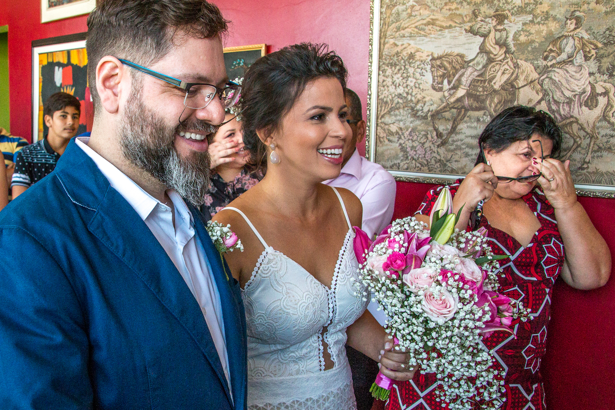 Mãe da noiva emocionada