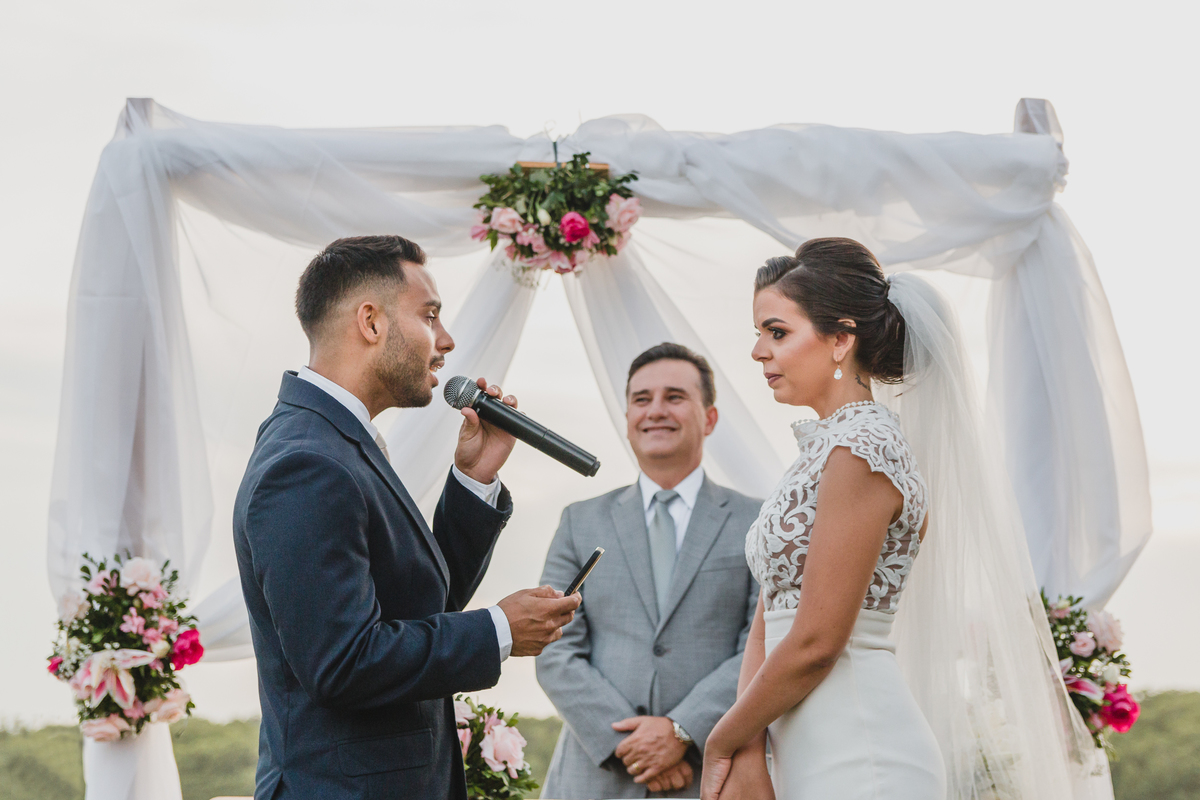 noivo cantando pra noiva