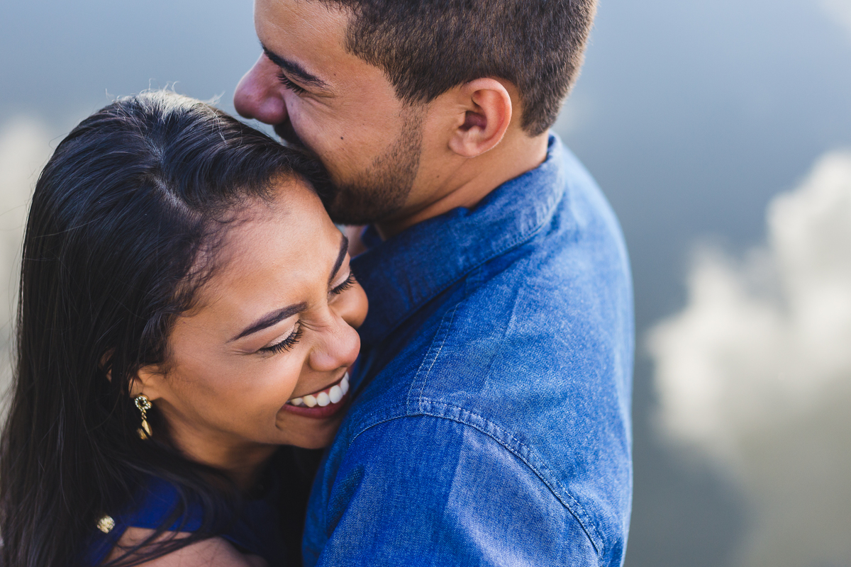 sorrido de alegria do casal