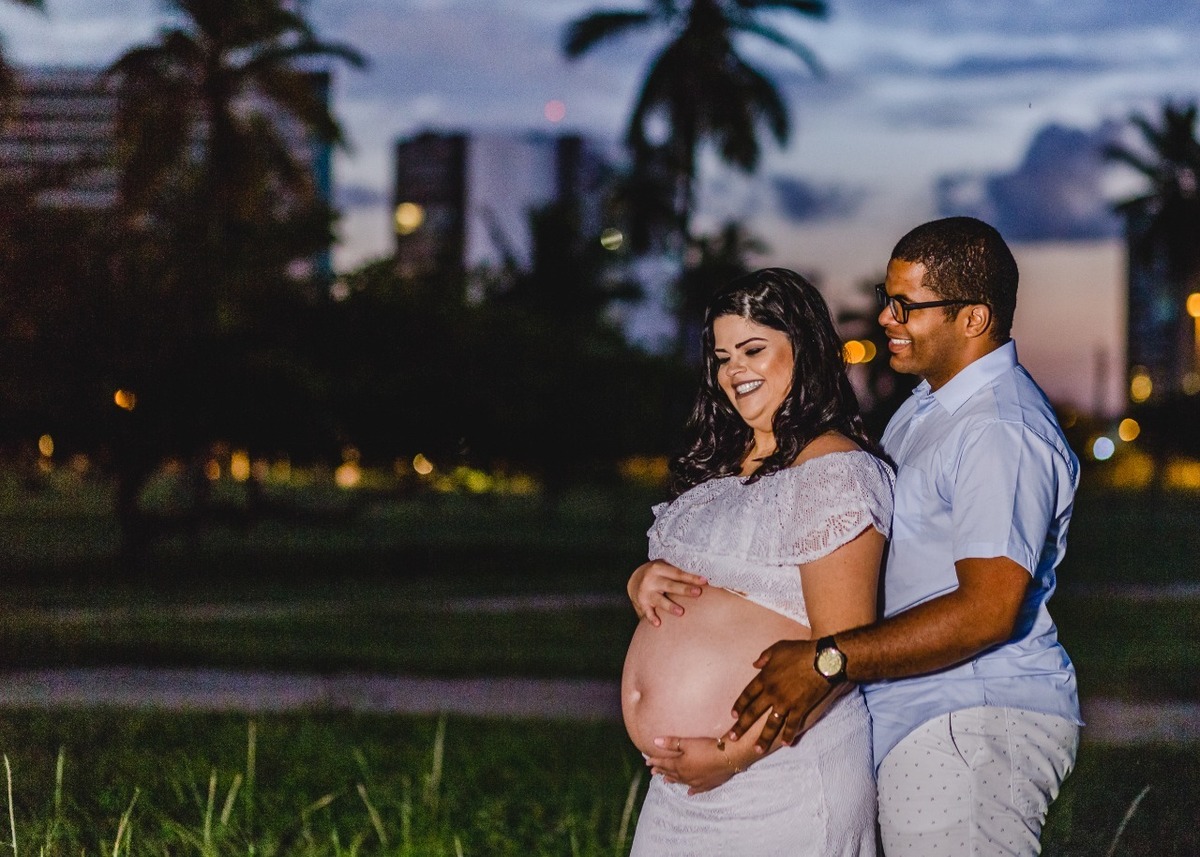 mãe e pai pousando pra foto