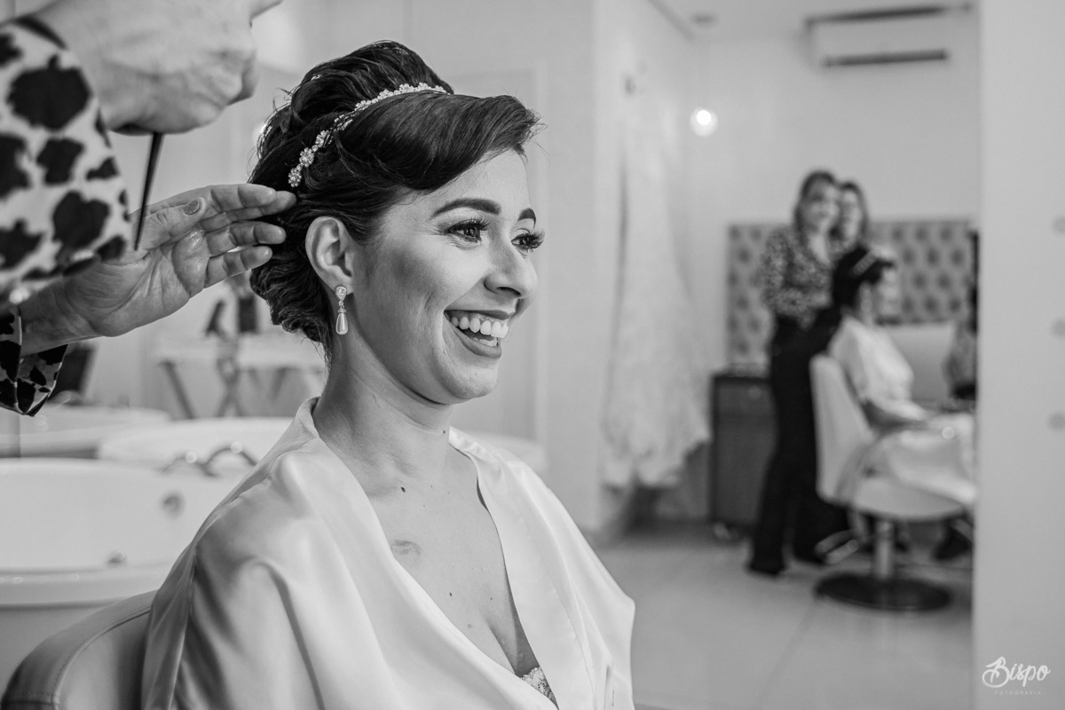 Bispo Fotografia - Noiva se arrumando para o casamento durante making of no Cida Duarte Maison