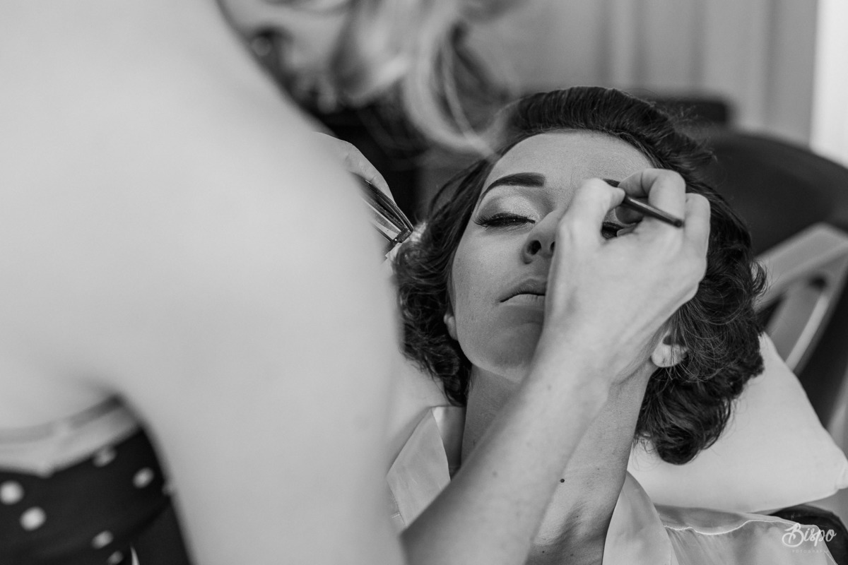Bispo Fotografia - Noiva se arrumando para o casamento durante making of no Cida Duarte Maison
