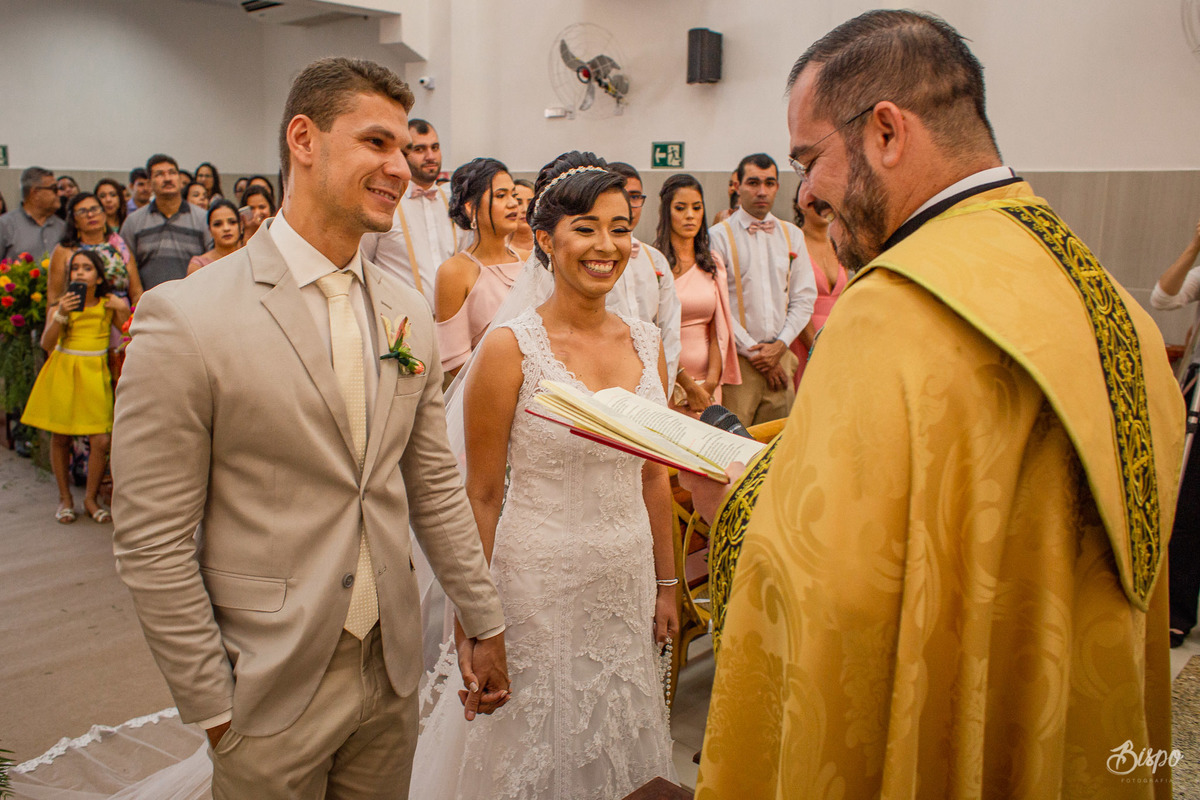 Bispo Fotografia - Noivos durante cerimônia de casamento em Aracaju igreja São Lucas