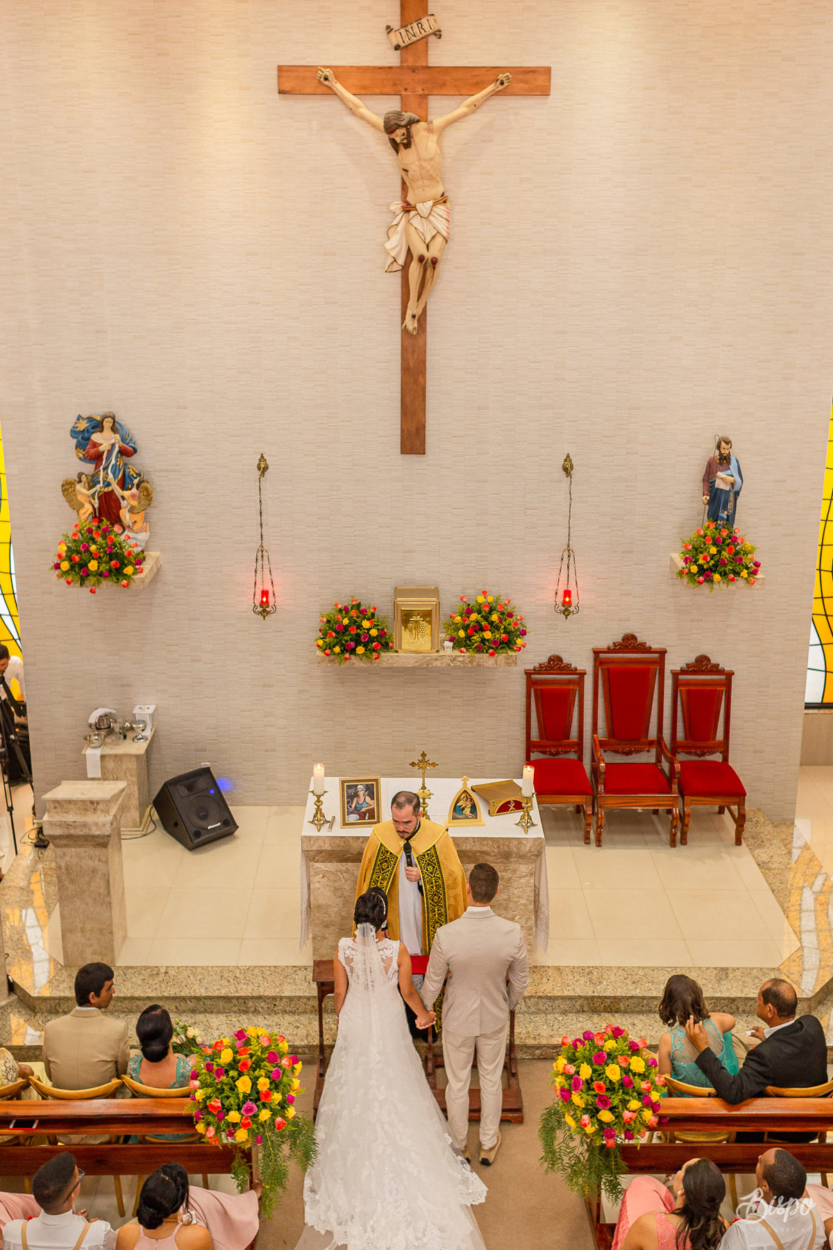 Bispo Fotografia - Noivos durante cerimônia de casamento em Aracaju igreja São Lucas