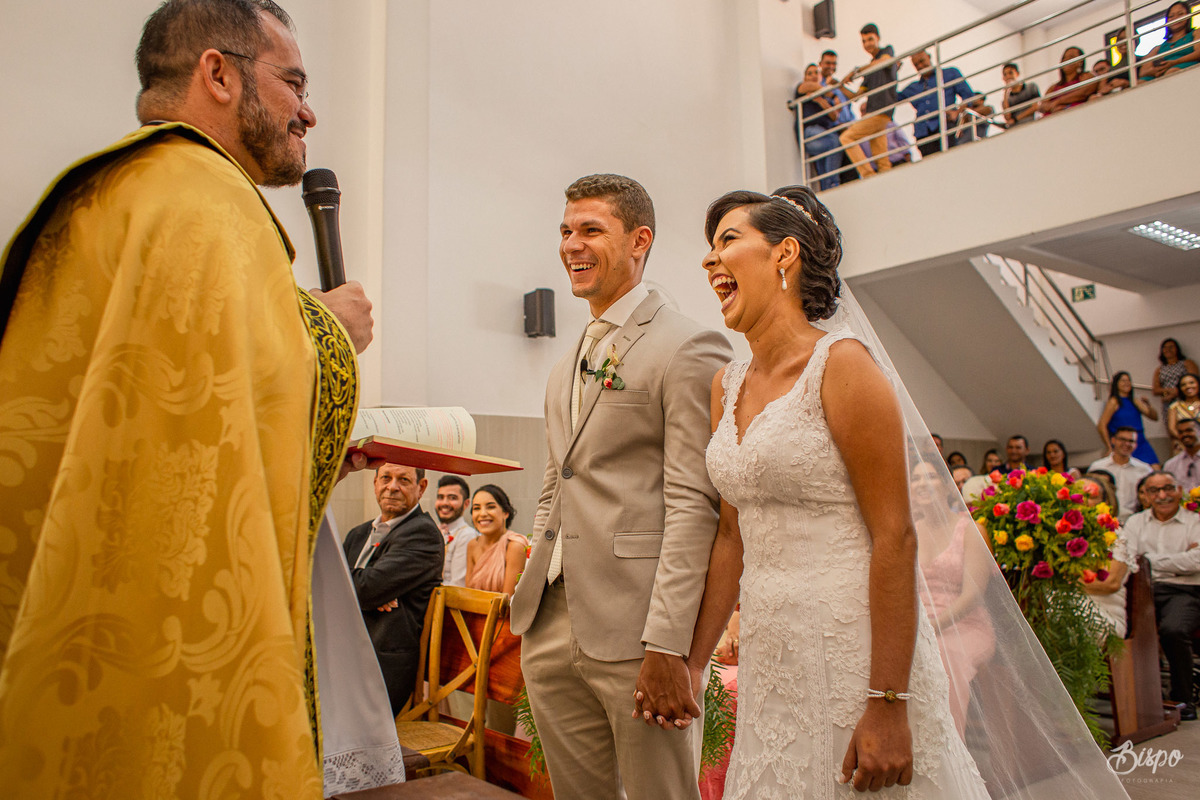 Bispo Fotografia - Noivos durante cerimônia de casamento em Aracaju igreja São Lucas