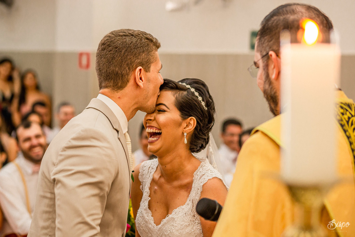 Bispo Fotografia - Noivos durante cerimônia de casamento em Aracaju igreja São Lucas