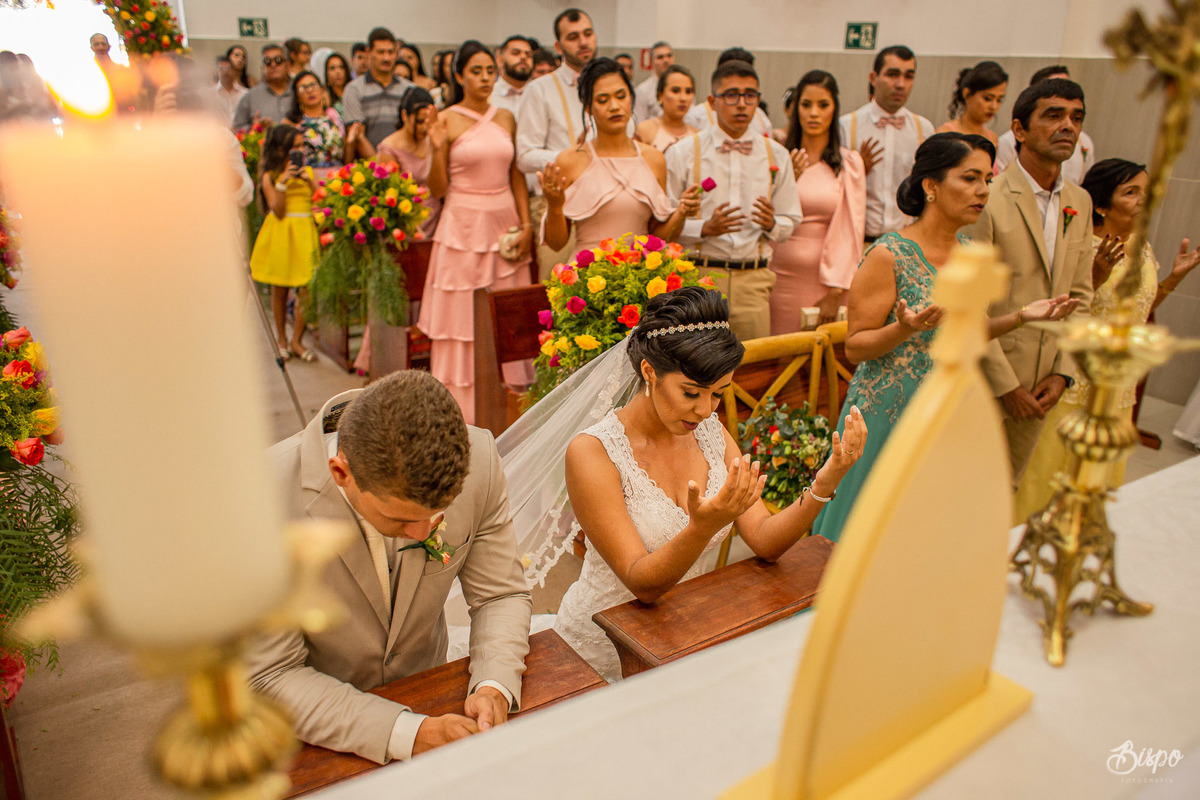Bispo Fotografia - Noivos durante cerimônia de casamento em Aracaju igreja São Lucas