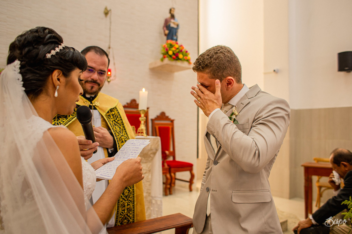 Bispo Fotografia - Noivos durante cerimônia de casamento em Aracaju igreja São Lucas