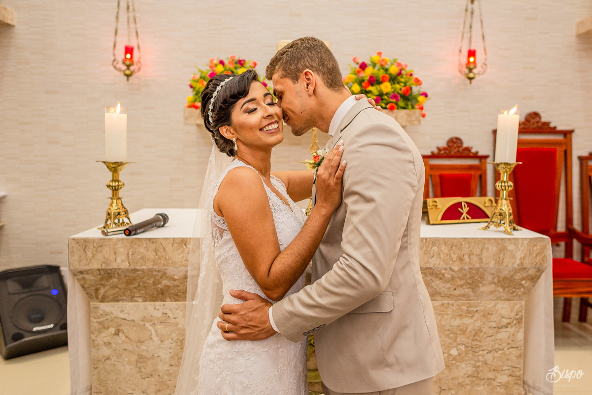 Bispo Fotografia - Noivos durante cerimônia de casamento em Aracaju igreja São Lucas