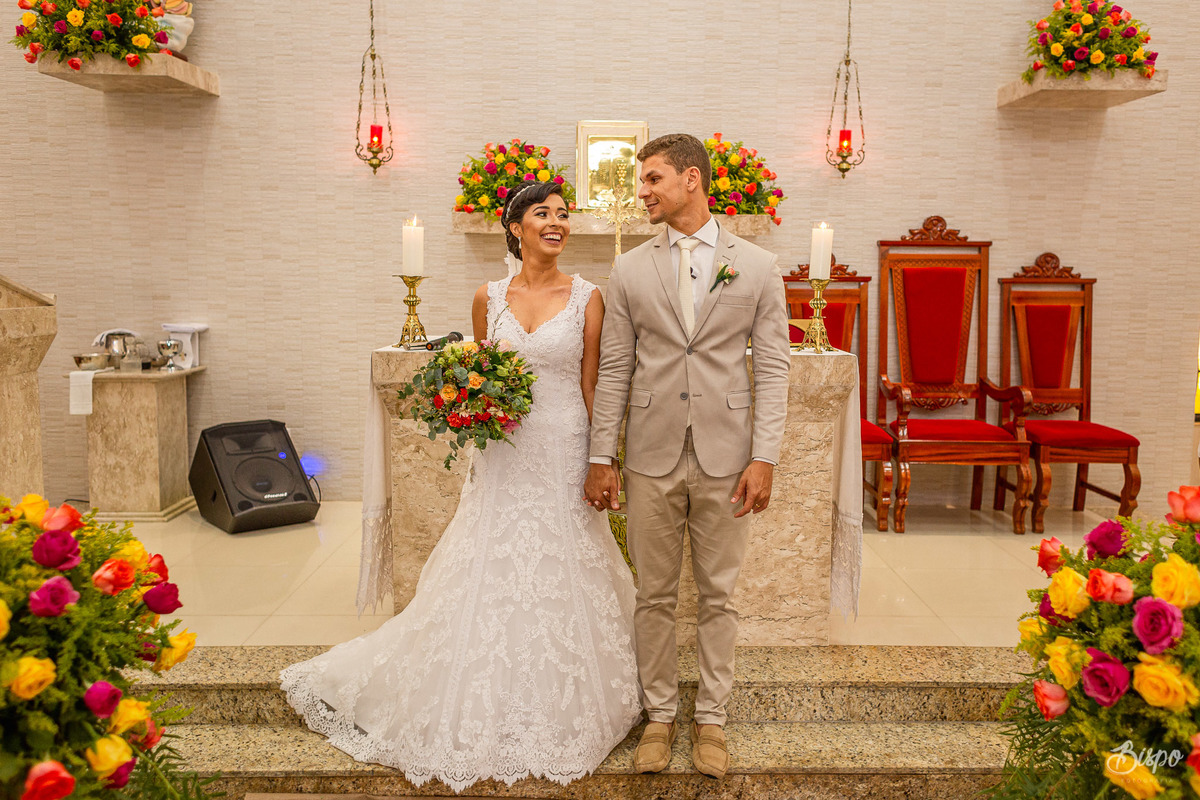 Bispo Fotografia - Noivos durante cerimônia de casamento em Aracaju igreja São Lucas