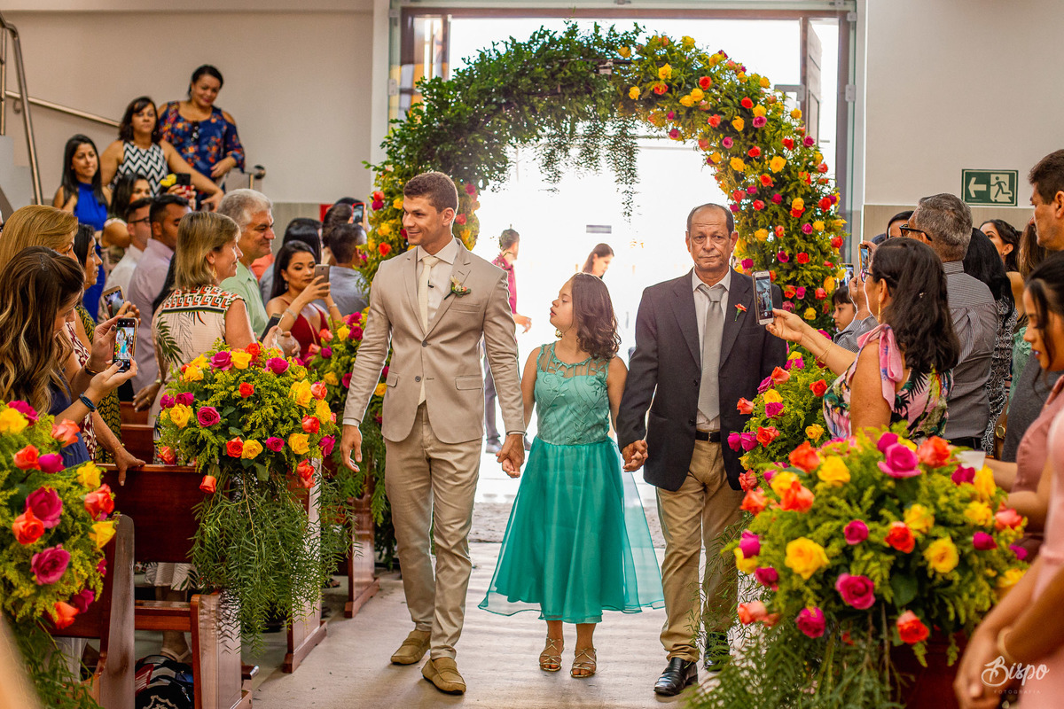 Bispo Fotografia - Entrada do noivo no casamento em Aracaju igreja São Lucas
