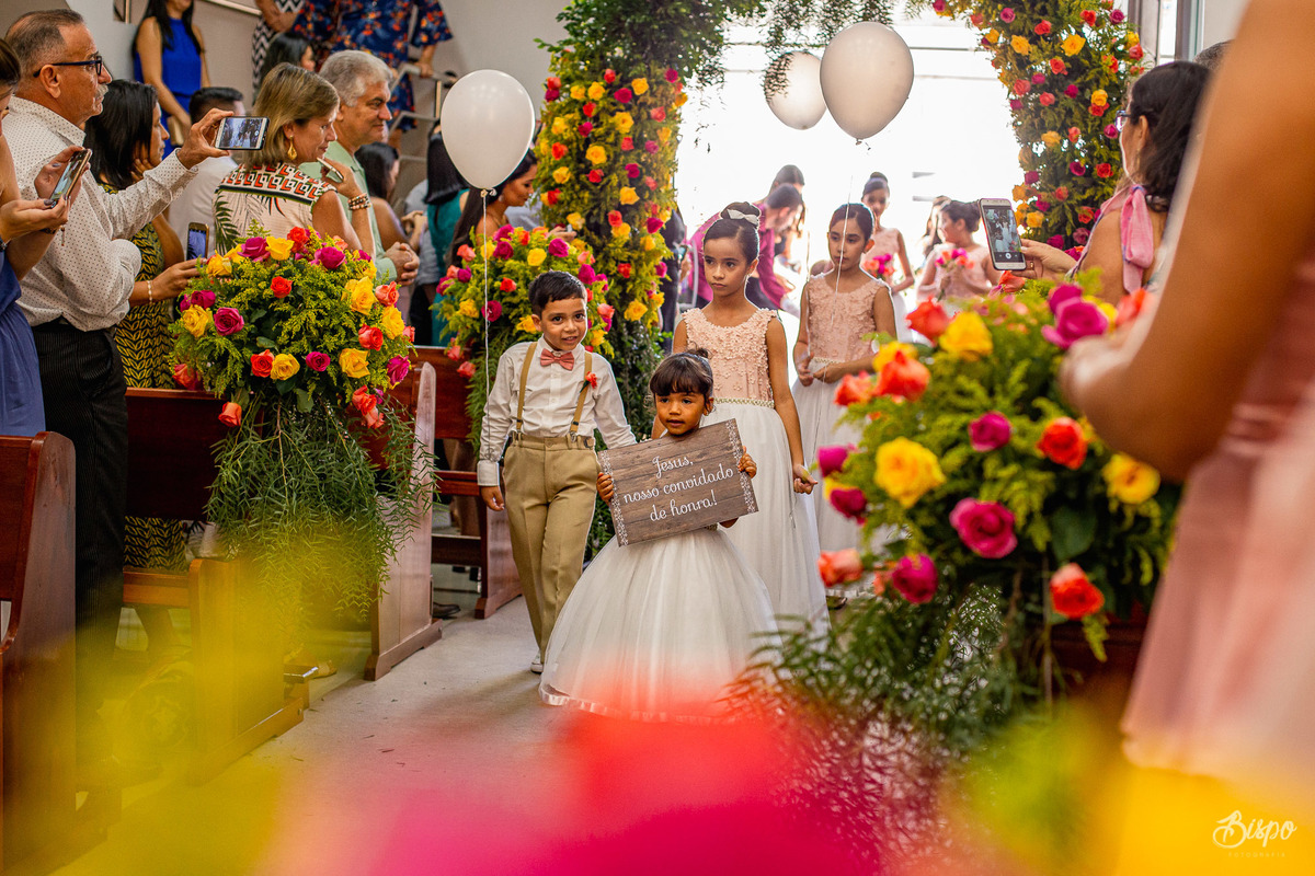 Bispo Fotografia - Entrada das crianças no casamento em Aracaju igreja São Lucas