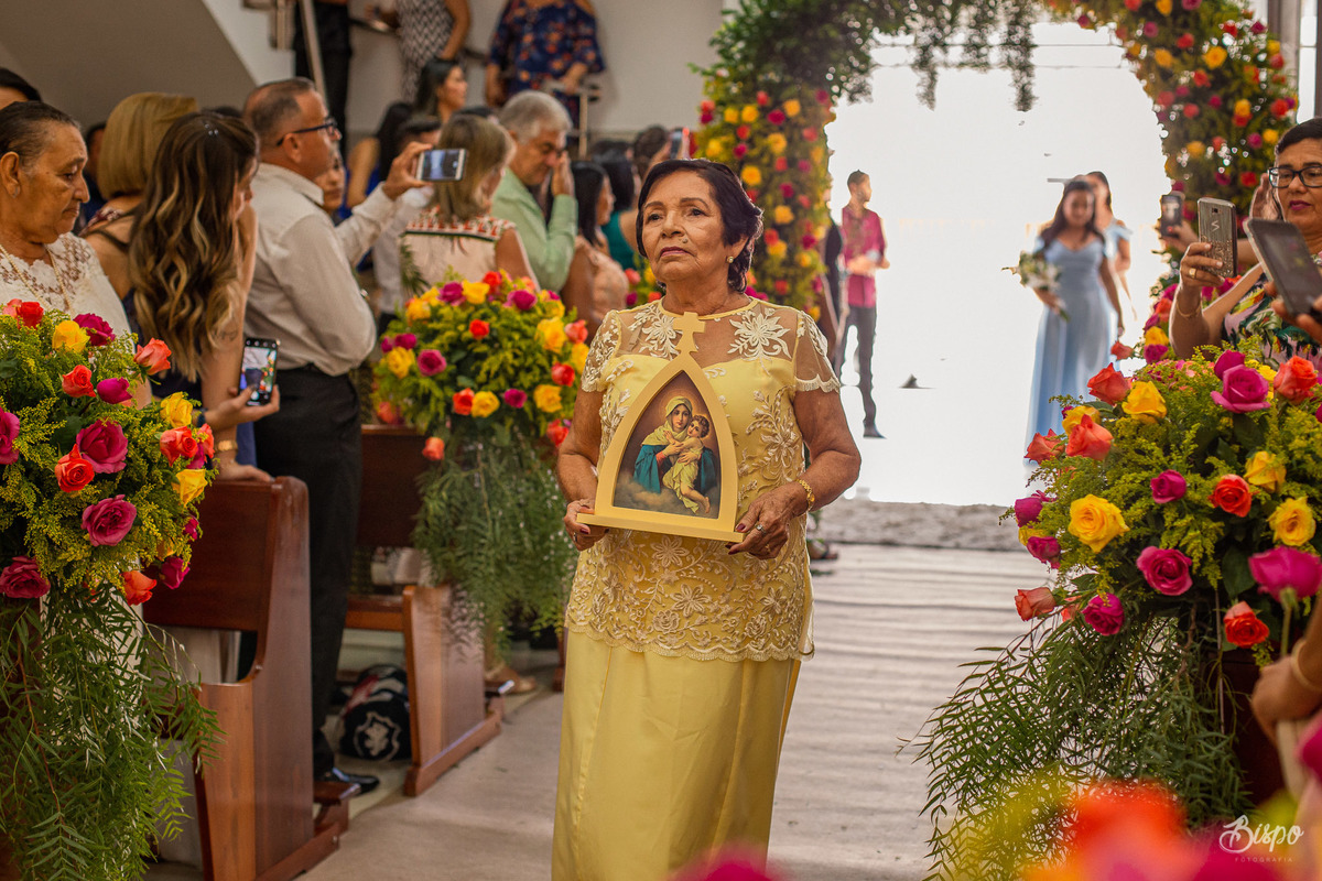 Bispo Fotografia - Entrada vó da noiva no casamento em Aracaju igreja São Lucas