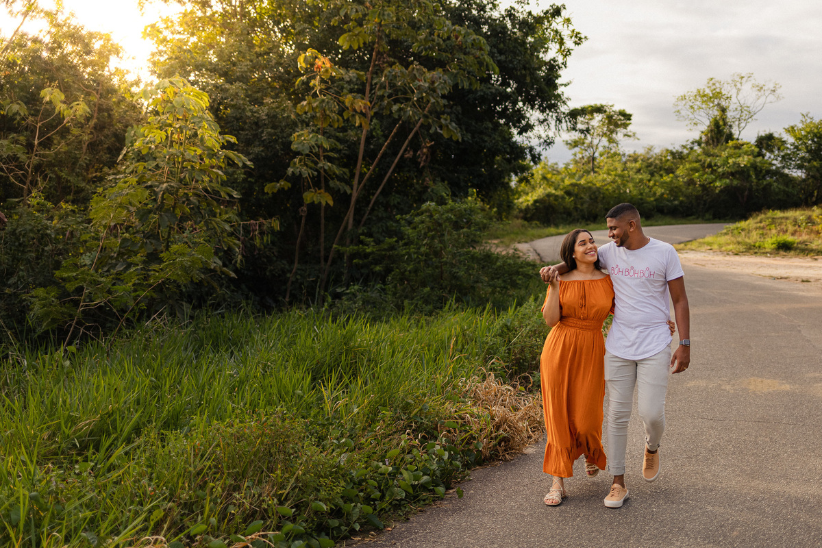 foto de casal passeando no parque da cidade em Aracaju