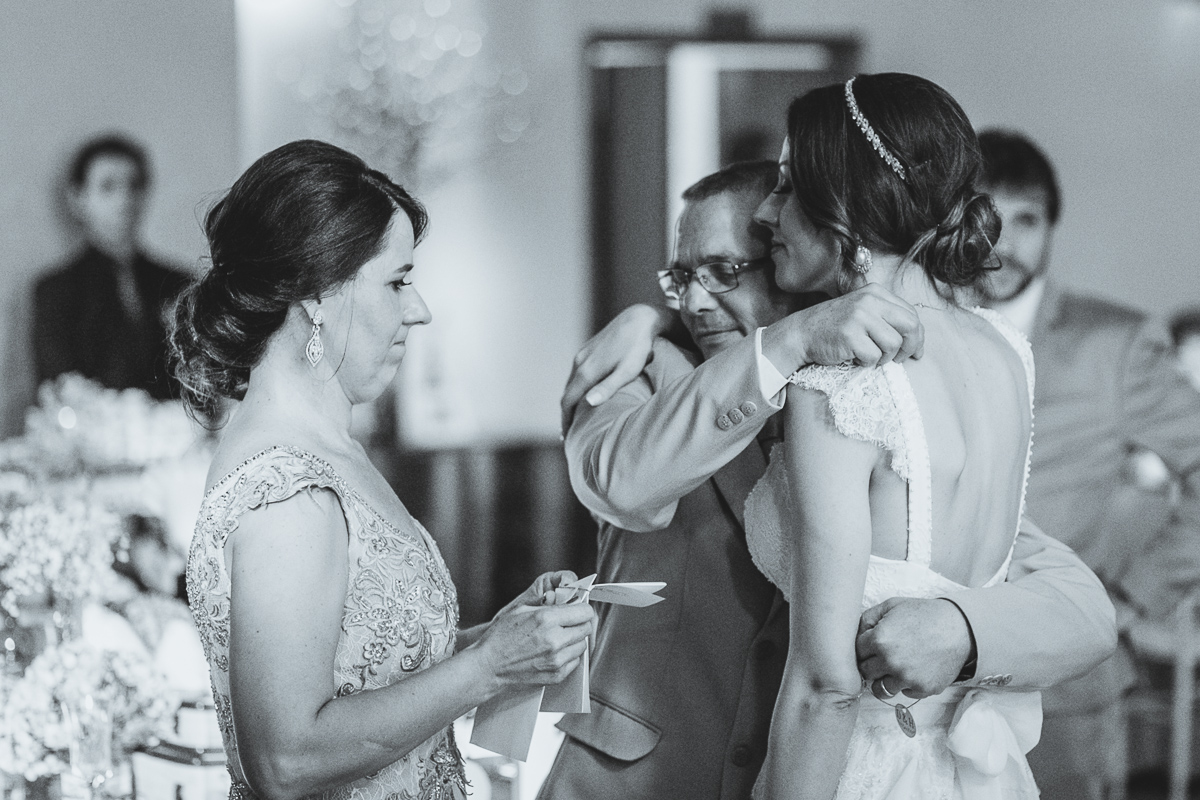 casamento, noiva, noivo, casamento Dani e Hugo, wedding Dani e Hugo, casamento maringá, casamento no Amazon, casamento de dia, casamento lindo, casamento vintage, casamento externo, padrinhos com mesmo tom, casamento emocionante, noivos felizes, ca