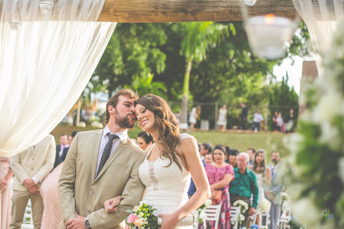 casamento, noiva, noivo, casamento Dani e Hugo, wedding Dani e Hugo, casamento maringá, casamento no Amazon, casamento de dia, casamento lindo, casamento vintage, casamento externo, padrinhos com mesmo tom, casamento emocionante, noivos felizes, ca