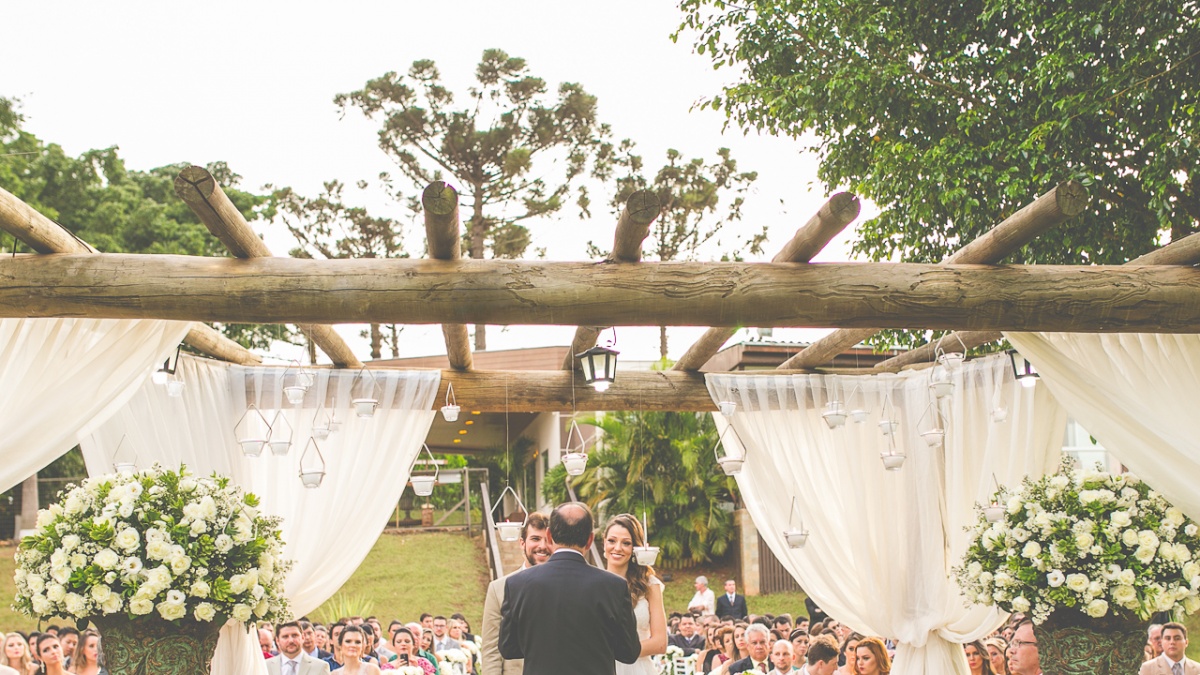 casamento, noiva, noivo, casamento Dani e Hugo, wedding Dani e Hugo, casamento maringá, casamento no Amazon, casamento de dia, casamento lindo, casamento vintage, casamento externo, padrinhos com mesmo tom, casamento emocionante, noivos felizes, ca