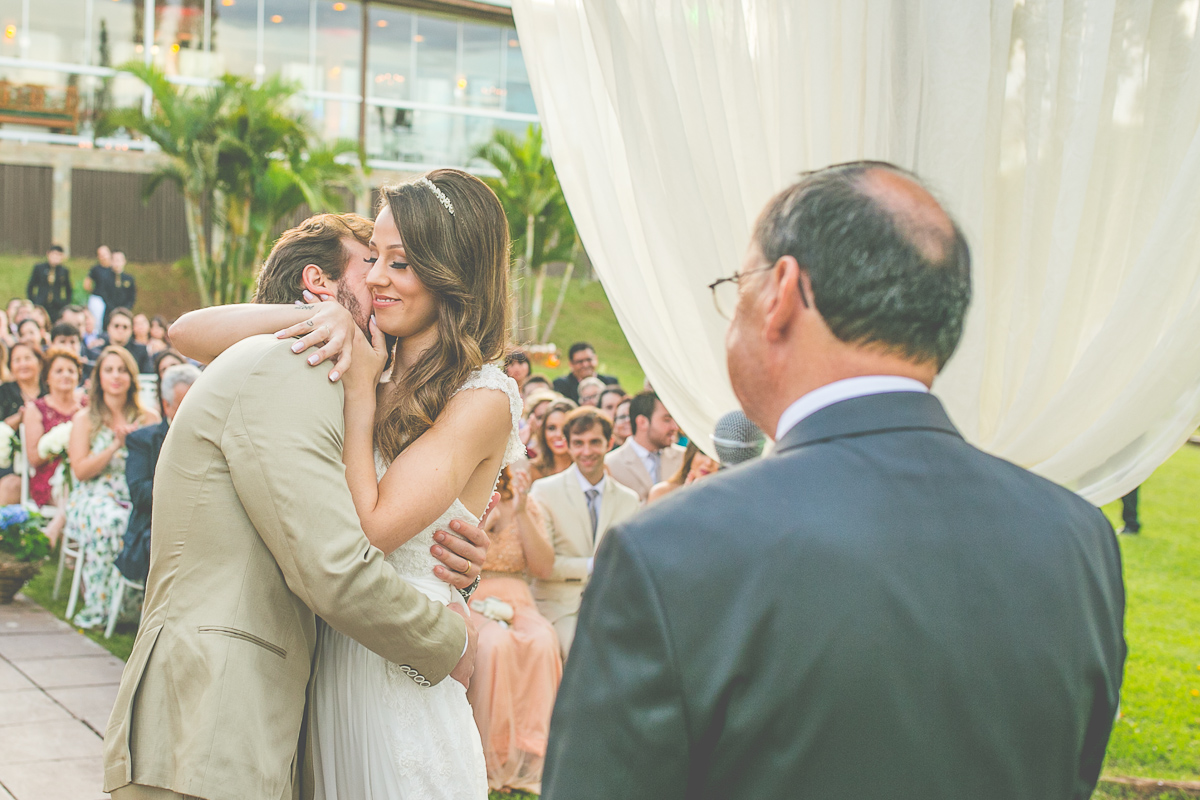 casamento, noiva, noivo, casamento Dani e Hugo, wedding Dani e Hugo, casamento maringá, casamento no Amazon, casamento de dia, casamento lindo, casamento vintage, casamento externo, padrinhos com mesmo tom, casamento emocionante, noivos felizes, ca