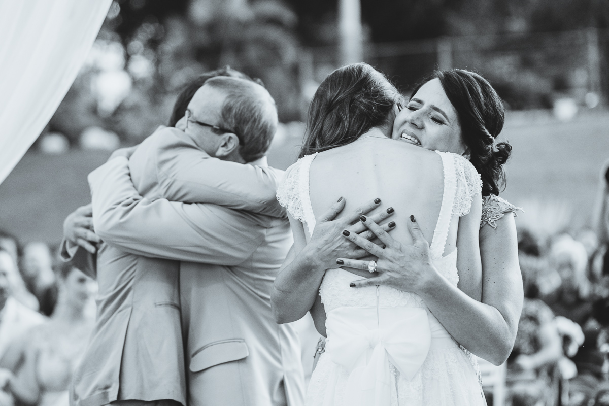 casamento, noiva, noivo, casamento Dani e Hugo, wedding Dani e Hugo, casamento maringá, casamento no Amazon, casamento de dia, casamento lindo, casamento vintage, casamento externo, padrinhos com mesmo tom, casamento emocionante, noivos felizes, ca