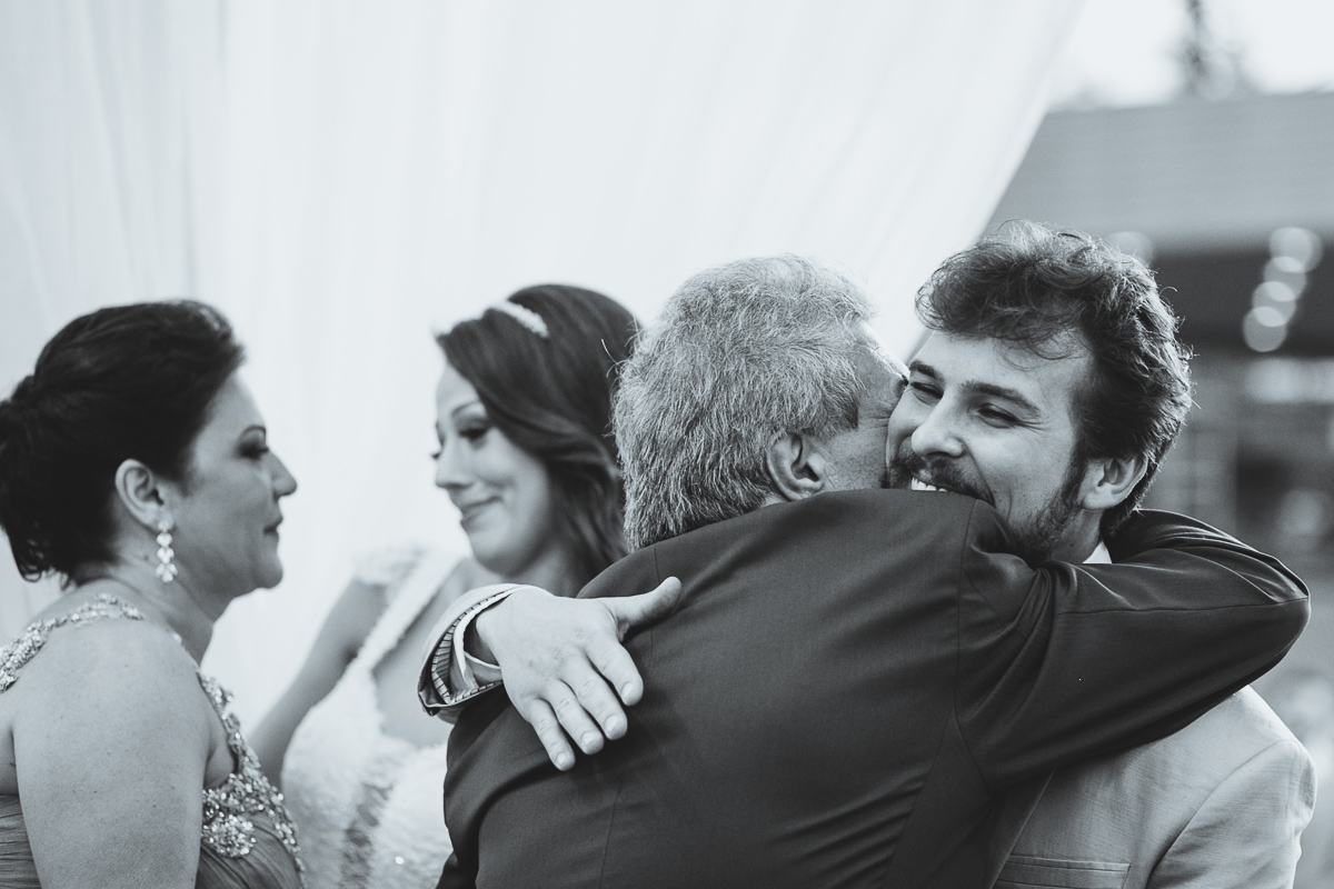 casamento, noiva, noivo, casamento Dani e Hugo, wedding Dani e Hugo, casamento maringá, casamento no Amazon, casamento de dia, casamento lindo, casamento vintage, casamento externo, padrinhos com mesmo tom, casamento emocionante, noivos felizes, ca