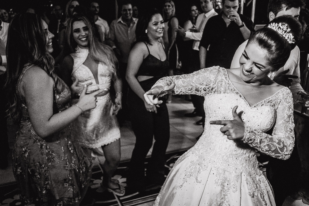 casamento Tuany e Marcelo, casamento maringá, casamento mandaguaçu, fotografo maringá, casamento maringá, vestido de noiva, buffet chateau Village, Chateau Village Buffet, Banda Biss, Noivas maringá, Noivas Paraná, Tuany e Marcelo