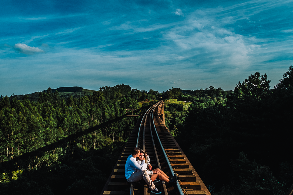 Pré wedding - Pré Casamento - Ensaio de Casal - Fotografia de Casal - Thiago Lima Fotografia - Thiago Lima - Trilho de Trem - Idéias de Pré Wedding - Idéias de Pré casamento - Ensaio de Casamento - Mauá da Serra - ensaio Mauá da Serra