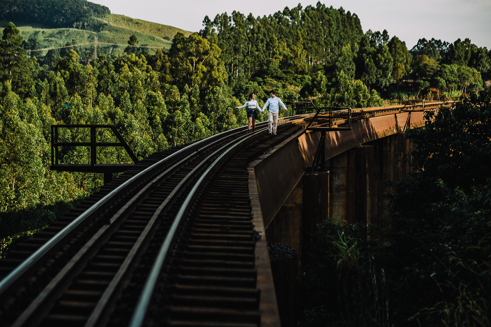 Pré wedding - Pré Casamento - Ensaio de Casal - Fotografia de Casal - Thiago Lima Fotografia - Thiago Lima - Trilho de Trem - Idéias de Pré Wedding - Idéias de Pré casamento - Ensaio de Casamento - Mauá da Serra - ensaio Mauá da Serra